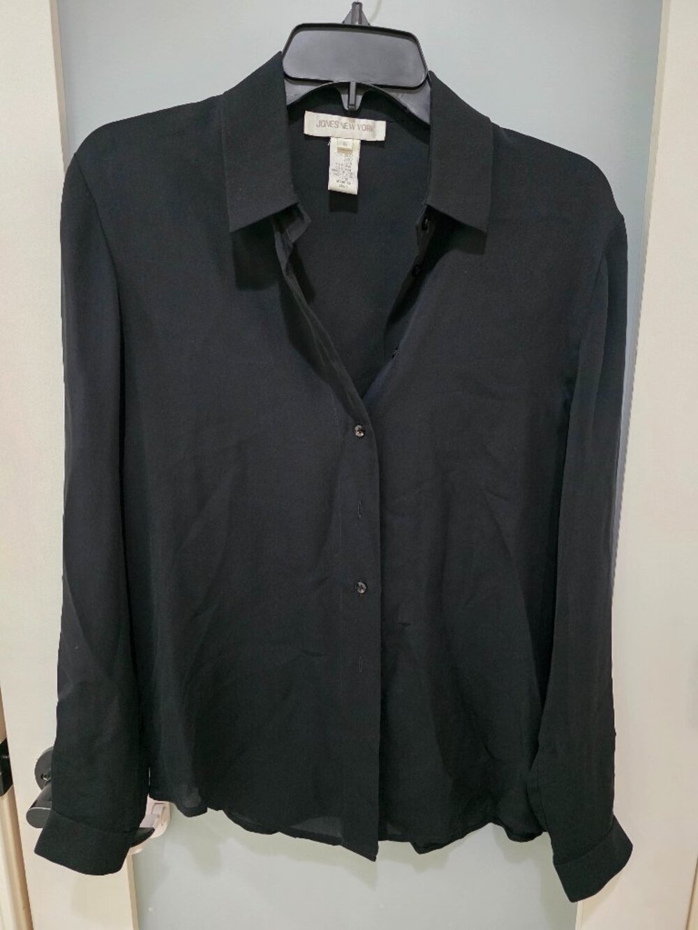 Jones New York 100% Silk Black Blouse‎ – Women’s Size 6 Button Front